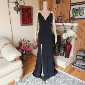 Stunning La Femme 19814 Pearl-Back Jersey Gown Size 6 Black